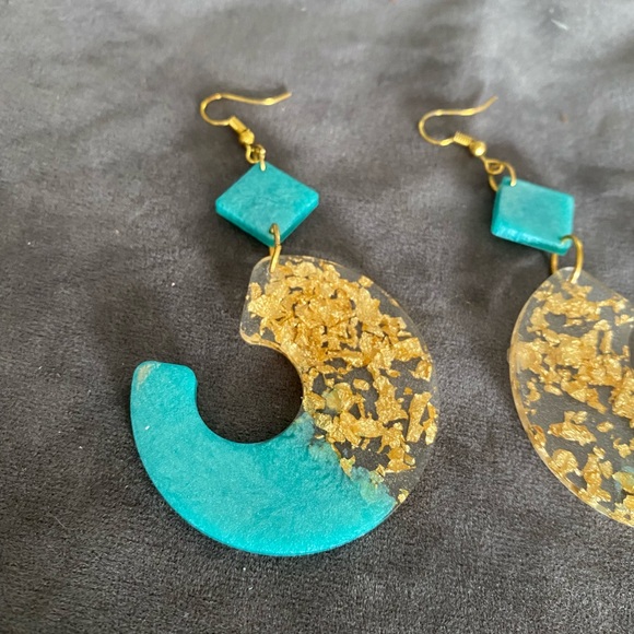 Resin lightweight earrings pierced ear - Picture 4 of 4